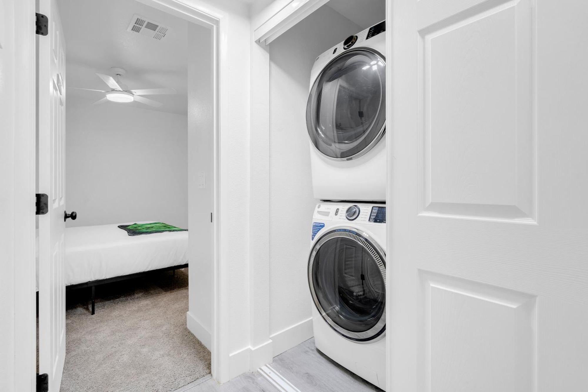 Villa 8br 5ba Superhero Retreat-king Beds, Bbq, Hammock, Firepit, Minigolf, Workspace