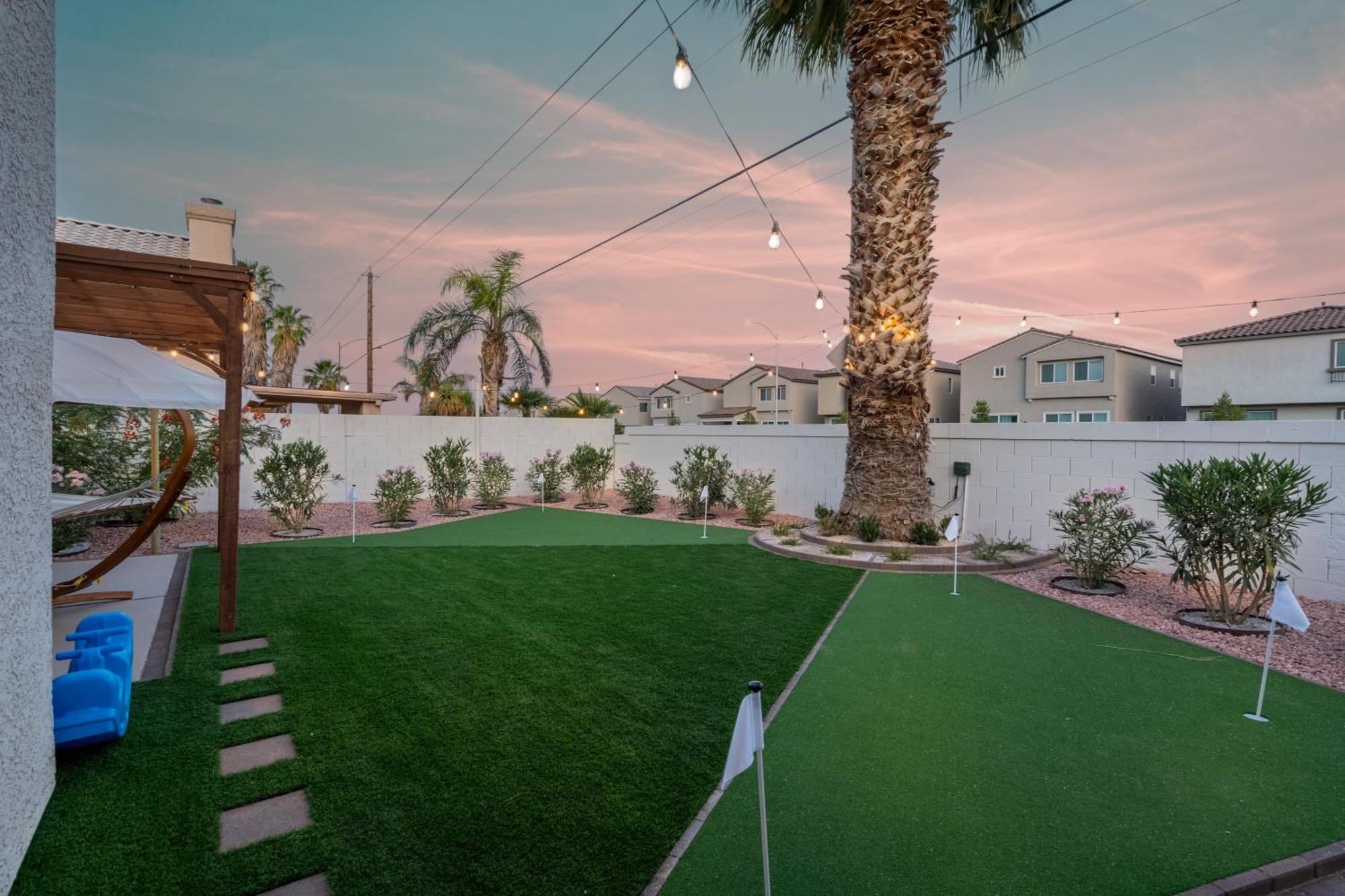 8br 5ba Superhero Retreat-king Beds, Bbq, Hammock, Firepit, Minigolf, Workspace Villa *